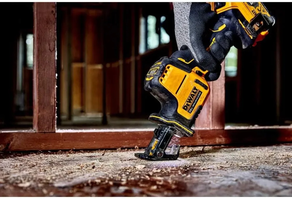 Piła szablasta DEWALT DCS369 2 – Reciprocating Saw Cordless recenzja i cena